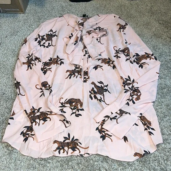NWOT Ann Taylor Jungle Cat Blouse Size Large - Picture 4 of 10